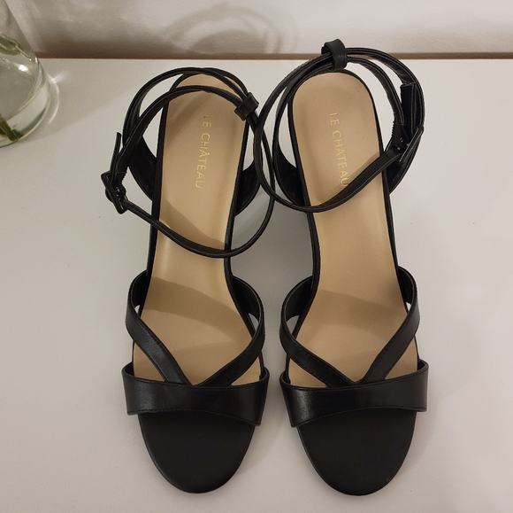 Le Chateau sandals - Picture 7 of 7